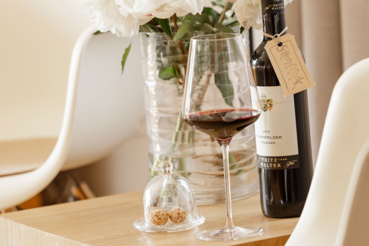 Ein Glas Dornfelder vom Weingut Fritz Walter
