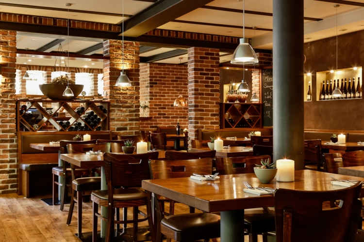 Restaurantinnenbereich im Weingut Fritz Walter